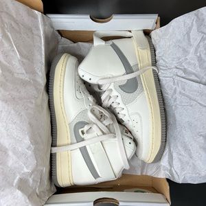Nike Air Force 1 high LE. Size 5Y or Women’s 6.5/7